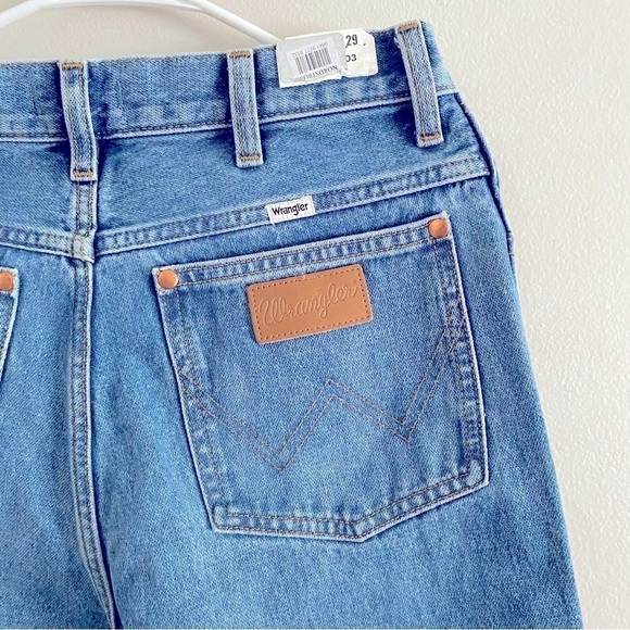 NWT Wrangler vintage high waisted distressed jeans - Picture 6 of 8